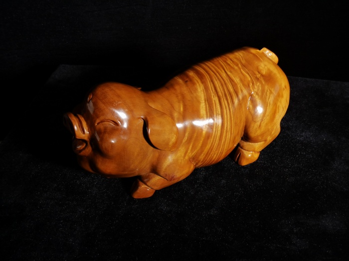 招财金猪2.45kg002.jpg