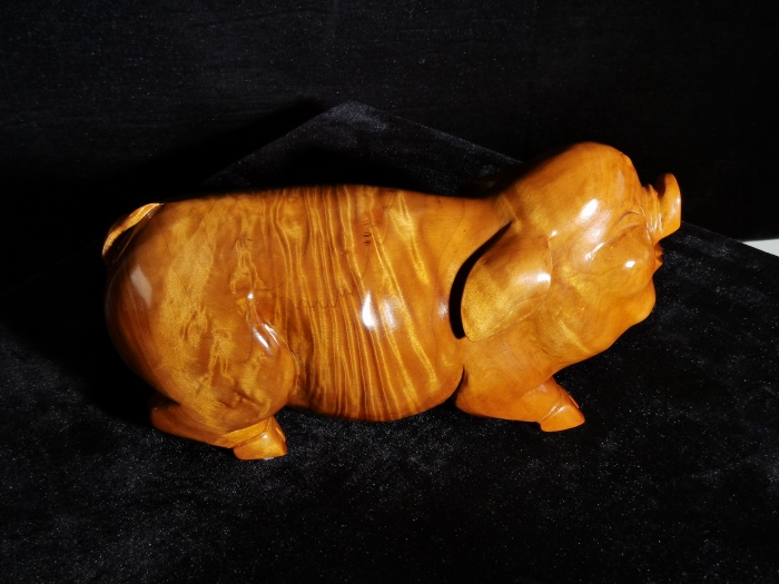 招财金猪2.45kg010.jpg