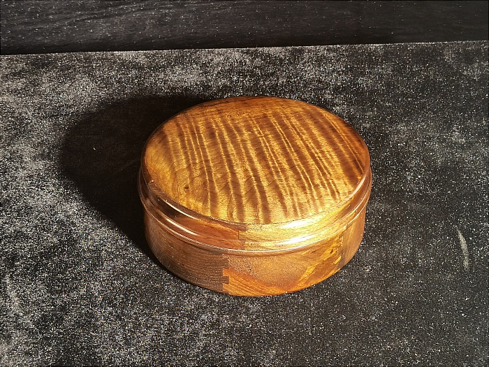 手捧盒A04010.jpg